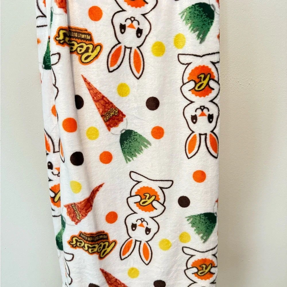 Reese's Easter Bunny White Oversized Soft Plush 50in x 70in NEW Throw Blanket